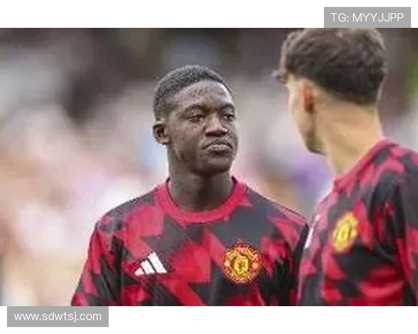 梅努愿意永久转会离队 曼联关系濒临破裂引发足坛关注转会风波升级